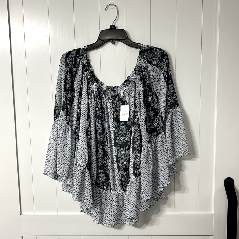 Floral women’s top/blouse. Cato’s brand, size 22/24. Brand new with tags.